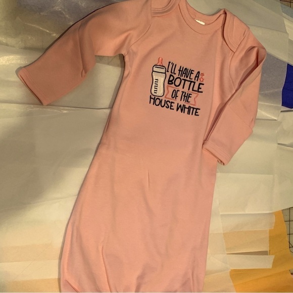 Adorable💖brand NEW Infant gown - Picture 2 of 3